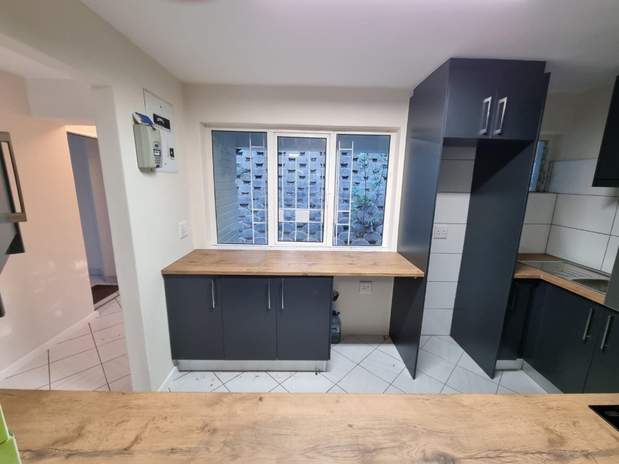 3 Bedroom Property for Sale in Vredehoek Western Cape